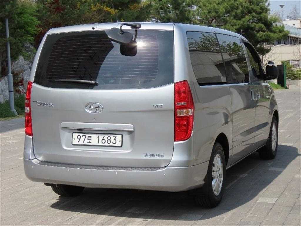 HYUNDAI Starex - Vista 3
