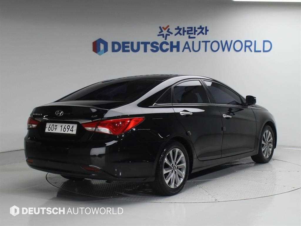 HYUNDAI Sonata - Vista 2