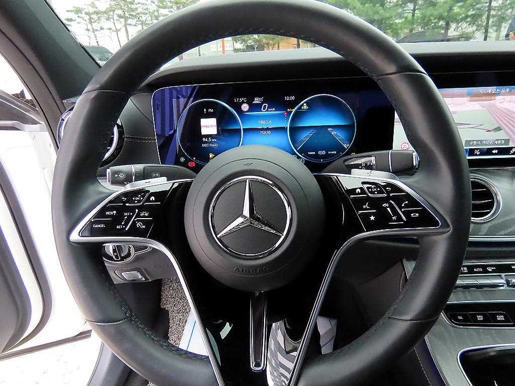 Mercedes Benz E class - Vista 8