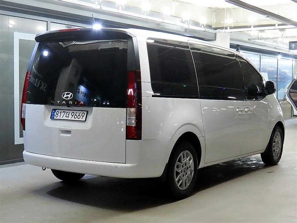 HYUNDAI Staria - Vista 4