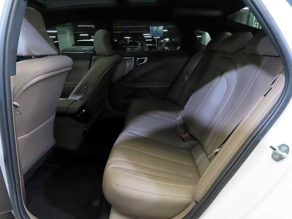 KIA K8 - Vista 7