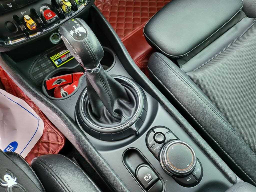 Mini Clubman - Vista 11