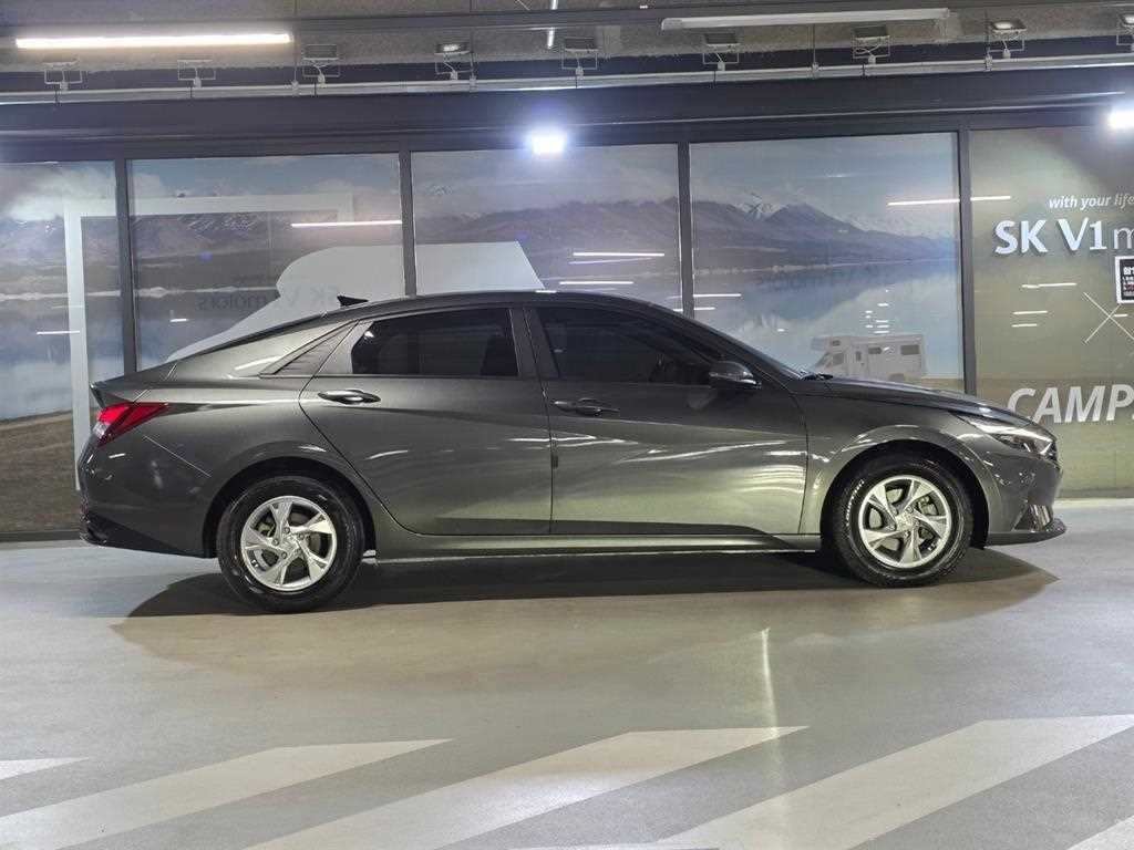 HYUNDAI Avante - Vista 3