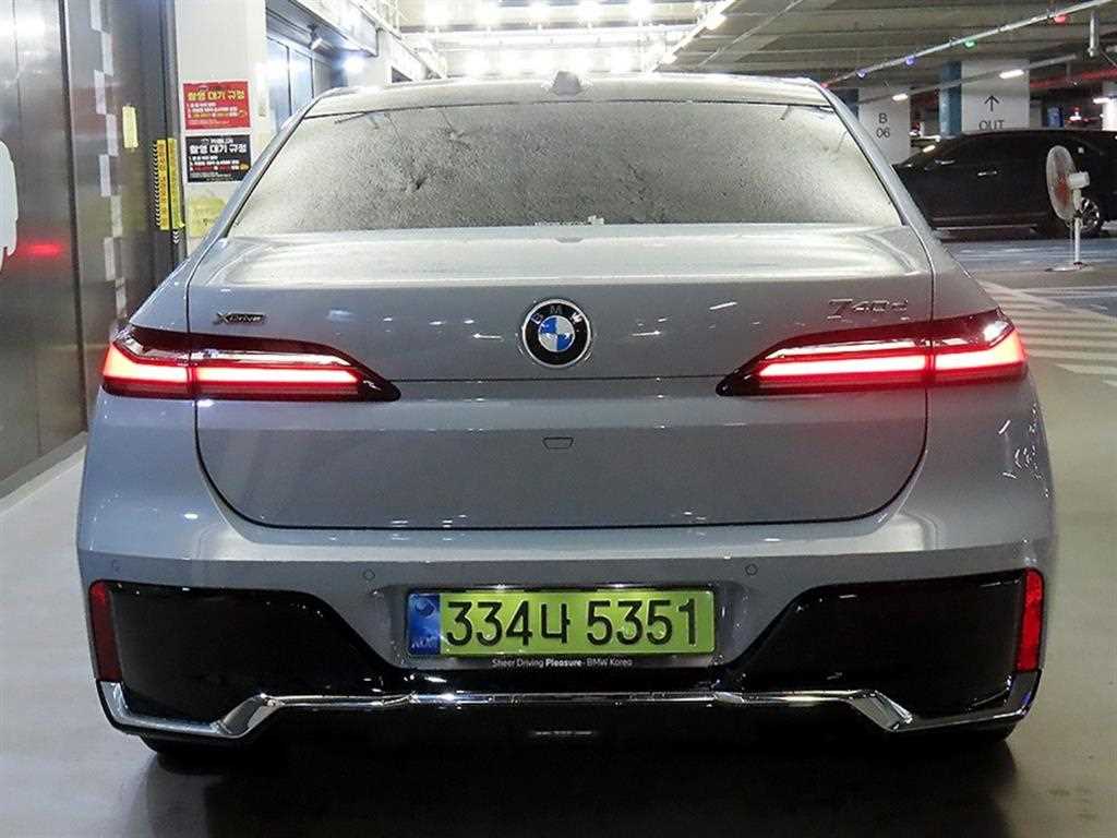 BMW 7 Series - Vista 5