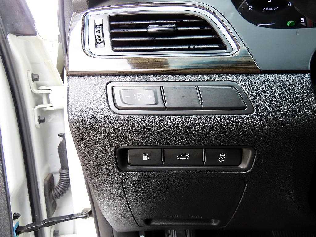 HYUNDAI Sonata - Vista 12