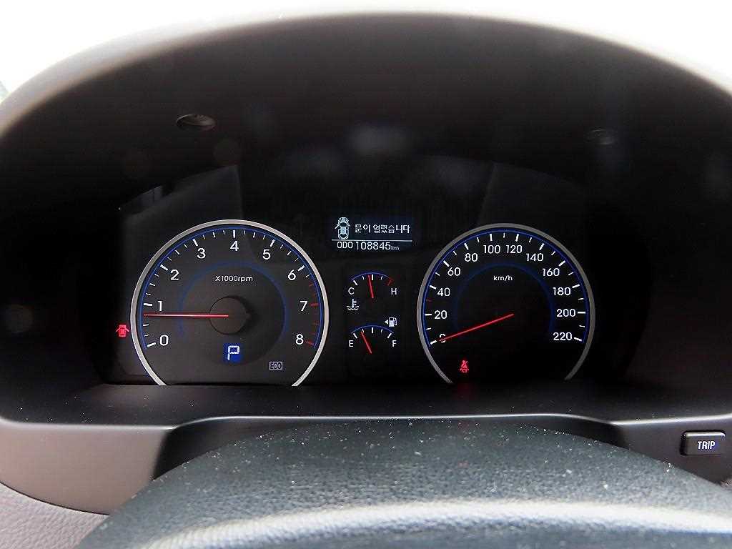 HYUNDAI Avante - Vista 9