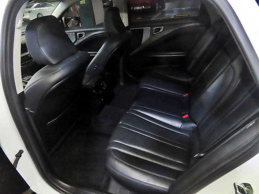 KIA K8 - Vista 7