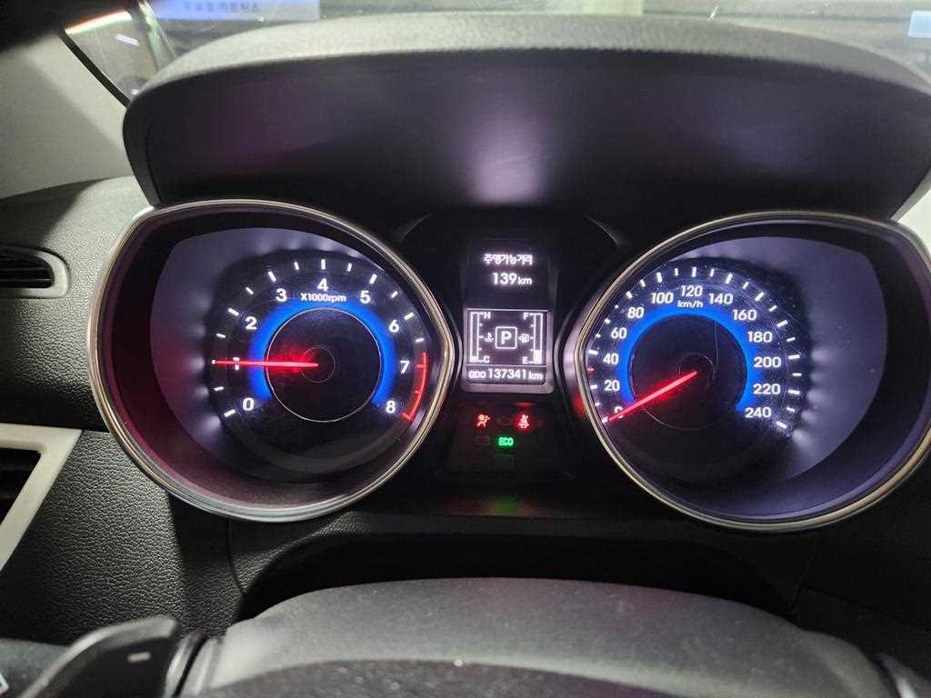 HYUNDAI Avante - Vista 12