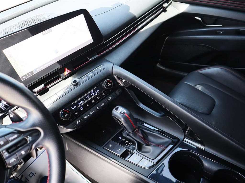 HYUNDAI Avante - Vista 10