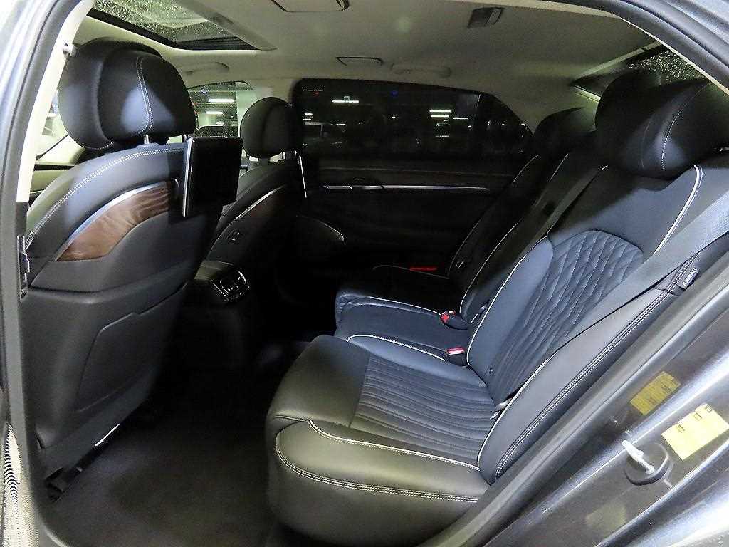 Genesis G90 - Vista 7