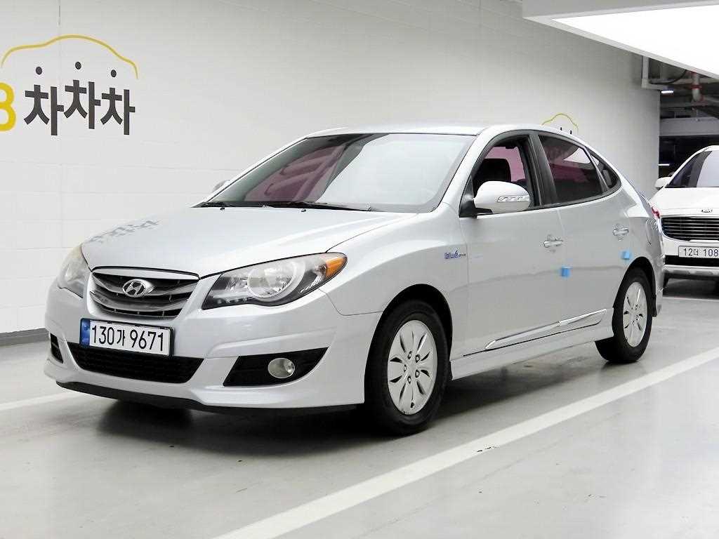 HYUNDAI Avante - Vista 2