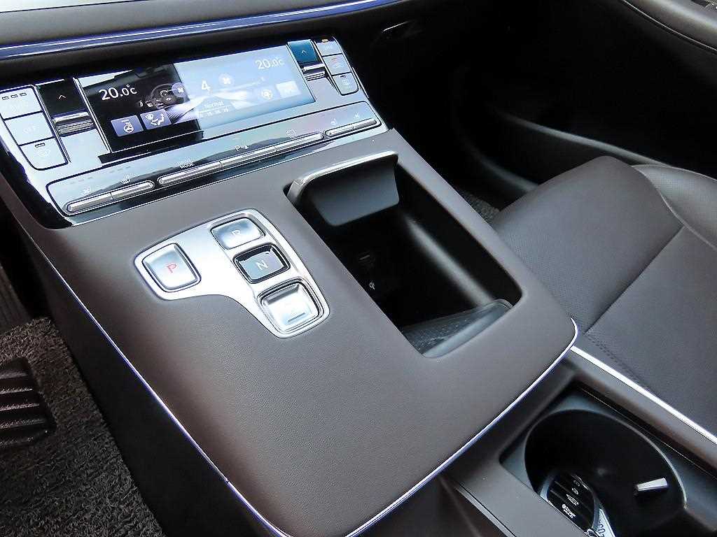 HYUNDAI Grandeur - Vista 10