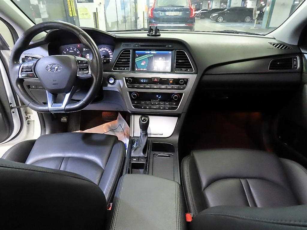 HYUNDAI Sonata - Vista 10