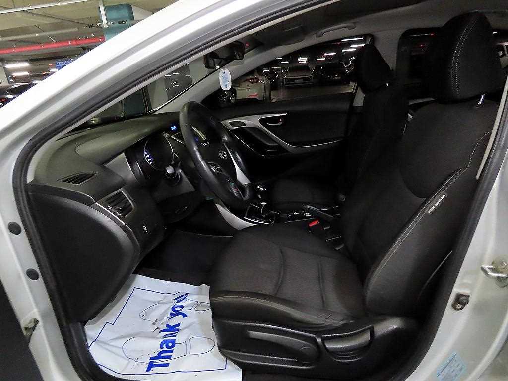 HYUNDAI Avante - Vista 6