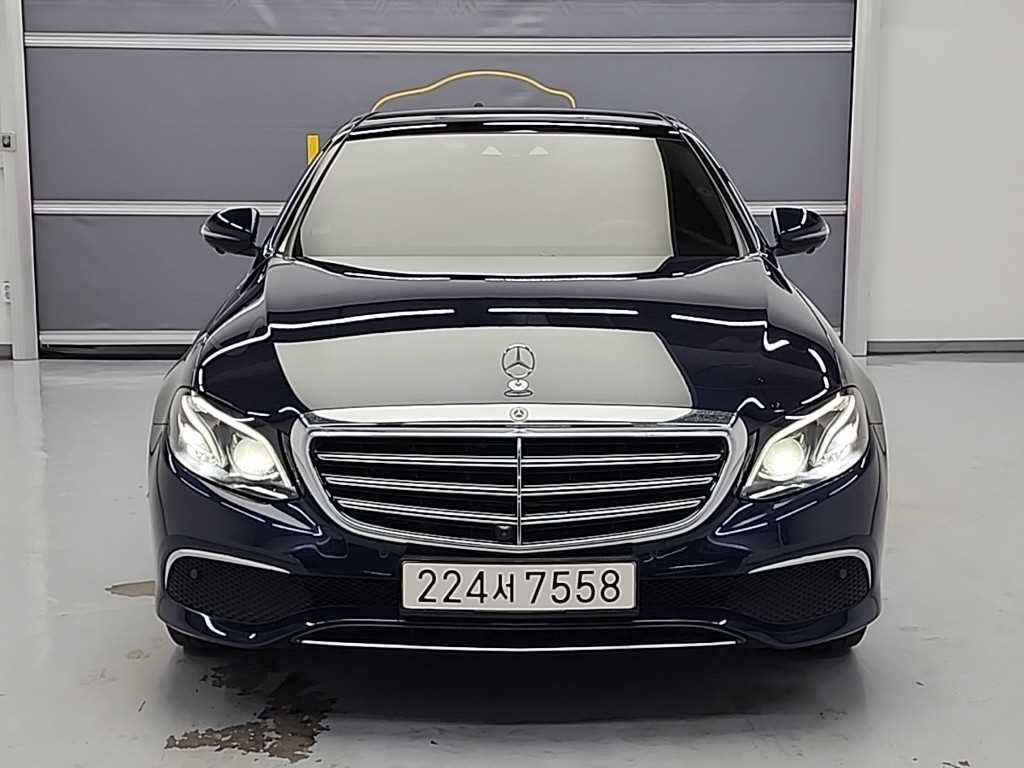 Mercedes Benz E class - Vista 3