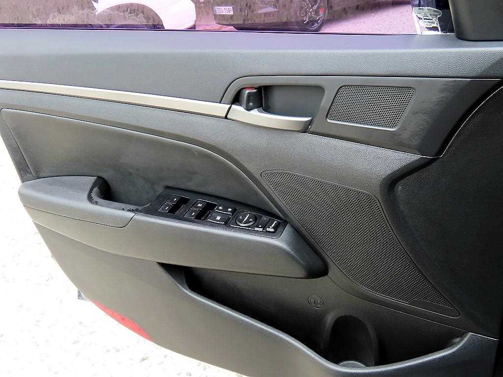 HYUNDAI Avante - Vista 11