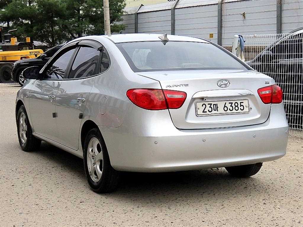 HYUNDAI Avante - Vista 3