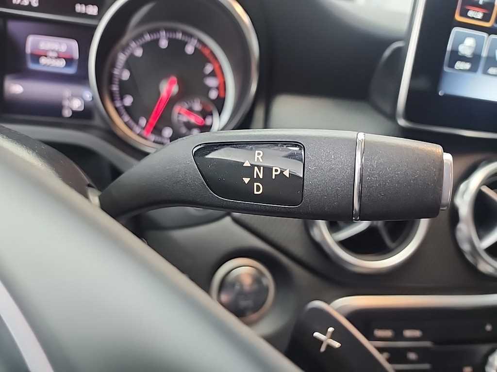 Mercedes Benz GLA Class - Vista 8