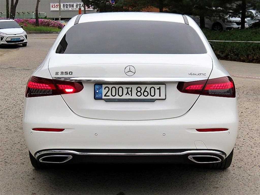 Mercedes Benz E class - Vista 4