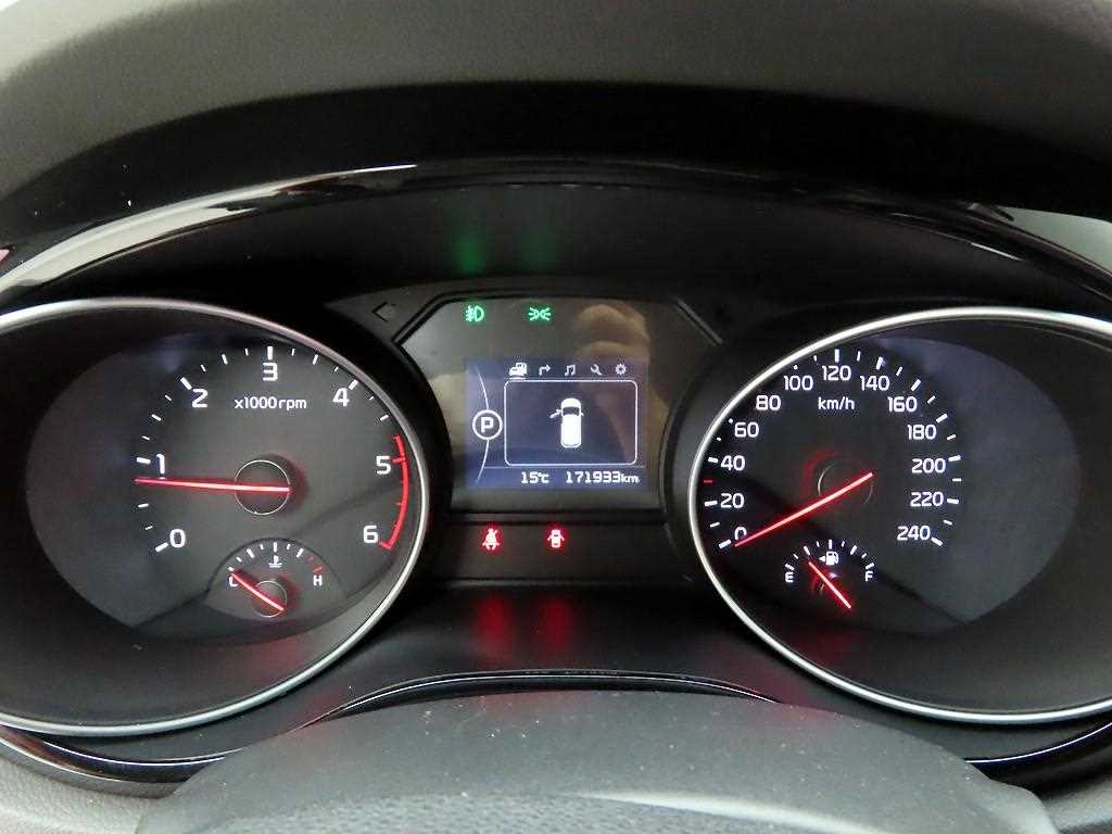 KIA Carnival - Vista 5