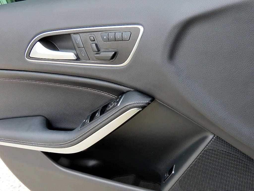 Mercedes Benz GLA Class - Vista 11