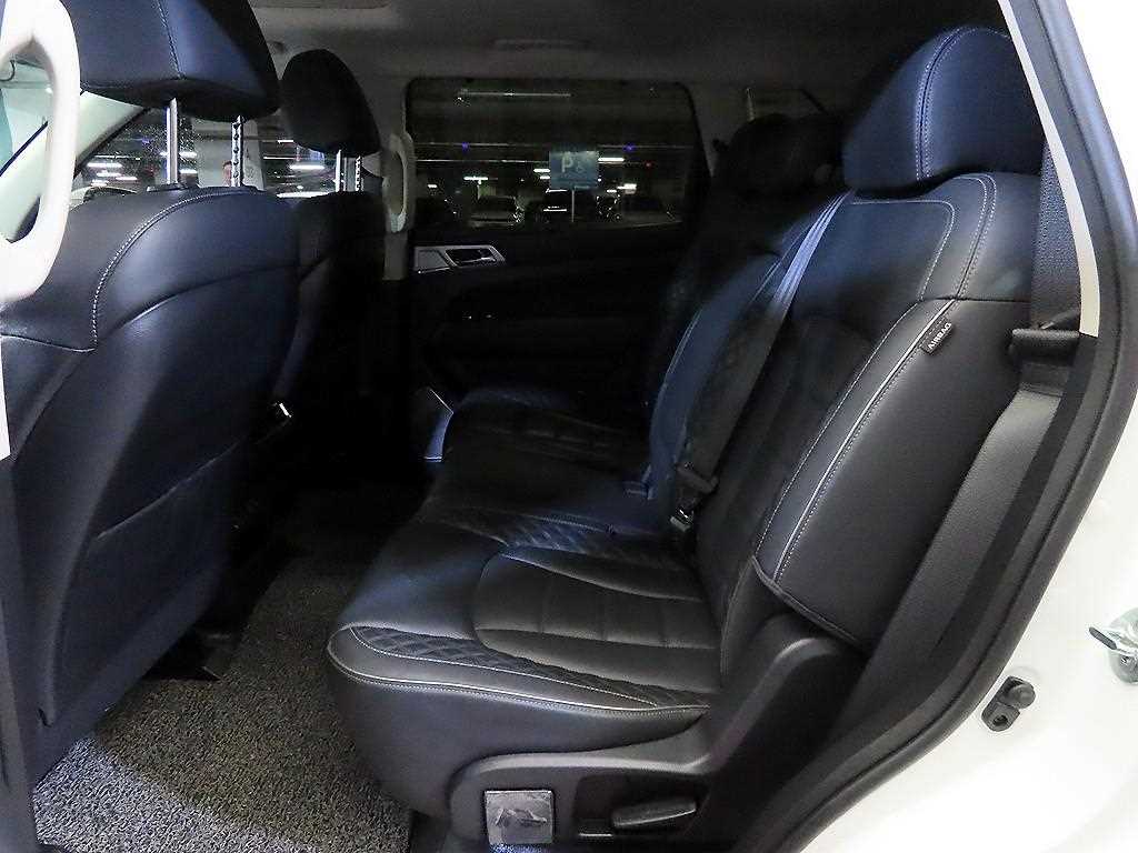 Ssangyong Rexton - Vista 7