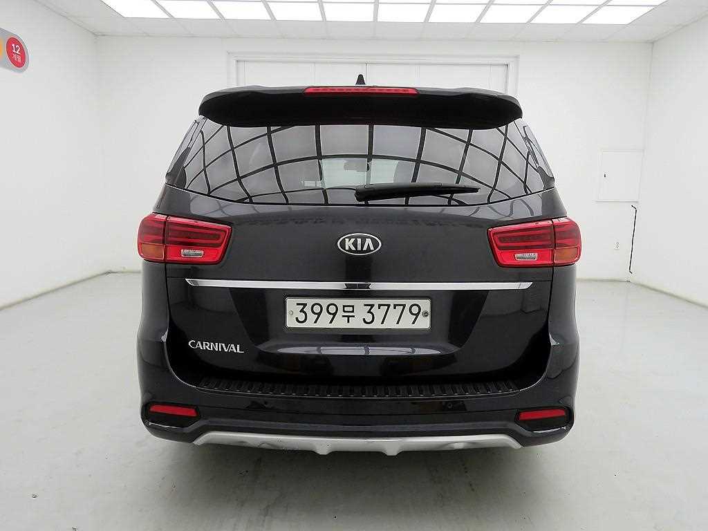 KIA Carnival - Vista 3