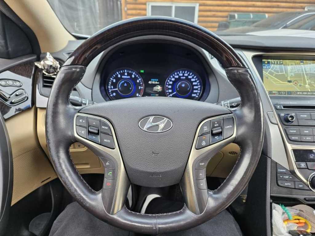 HYUNDAI Grandeur - Vista 4