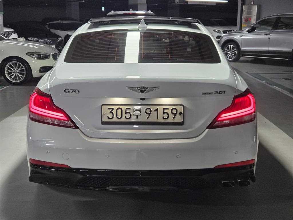 Genesis G70 - Vista 4