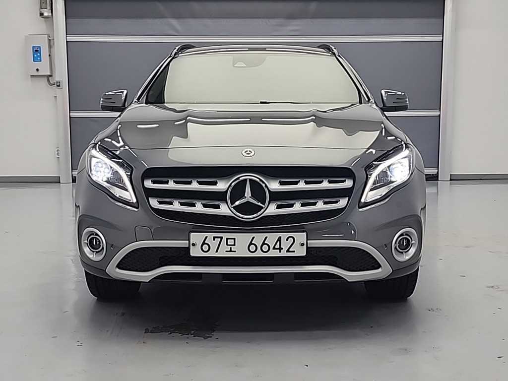 Mercedes Benz GLA Class - Vista 2