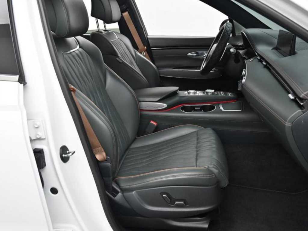 Genesis GV70 - Vista 10