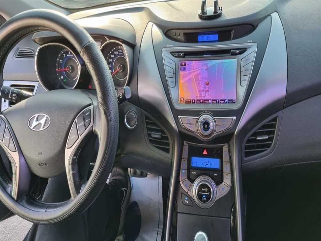 HYUNDAI Avante - Vista 8