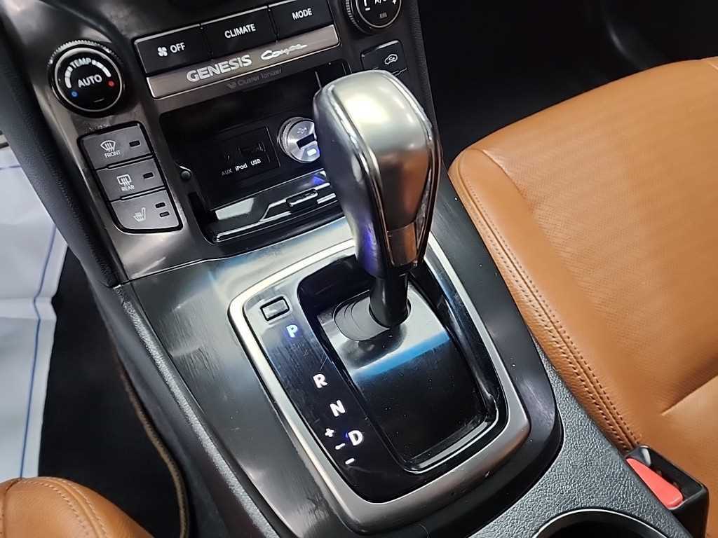 HYUNDAI Genesis - Vista 8