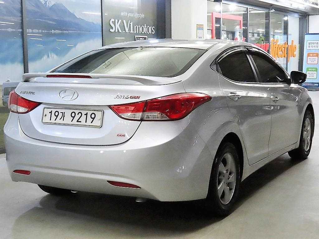 HYUNDAI Avante - Vista 4