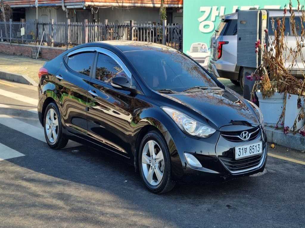 HYUNDAI Avante - Vista 3