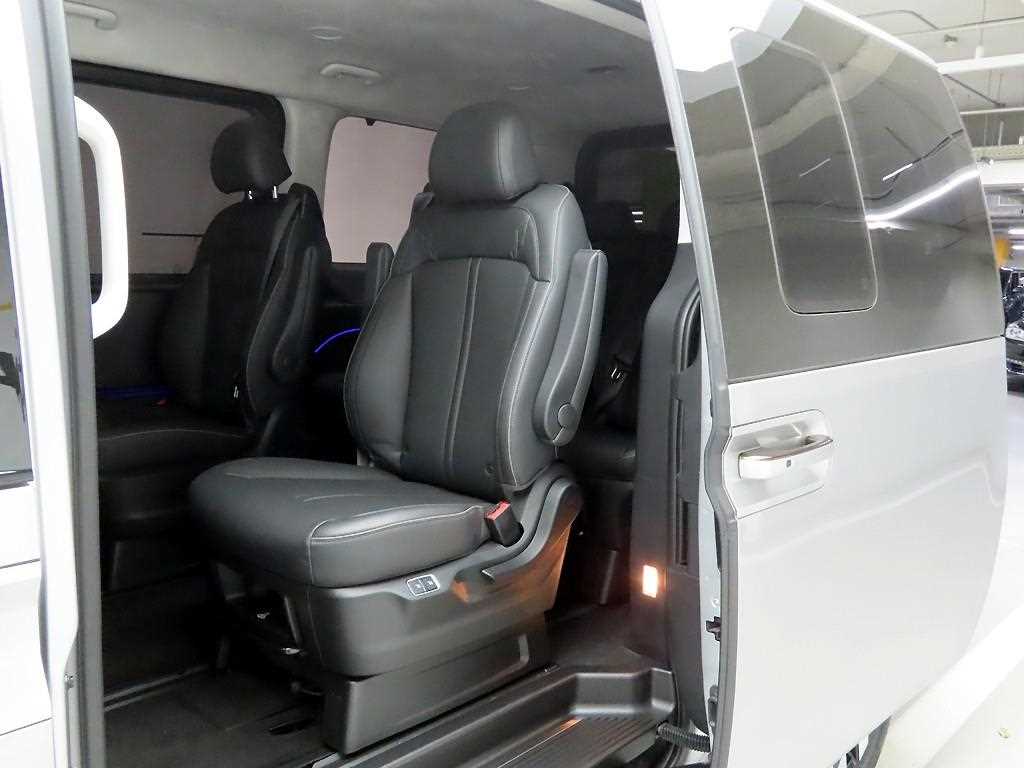 HYUNDAI Staria - Vista 12