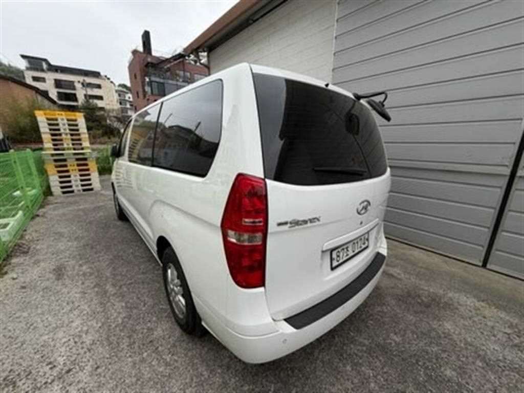 HYUNDAI Starex - Vista 6