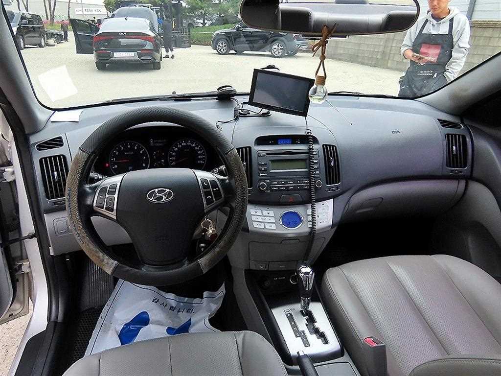 HYUNDAI Avante - Vista 7
