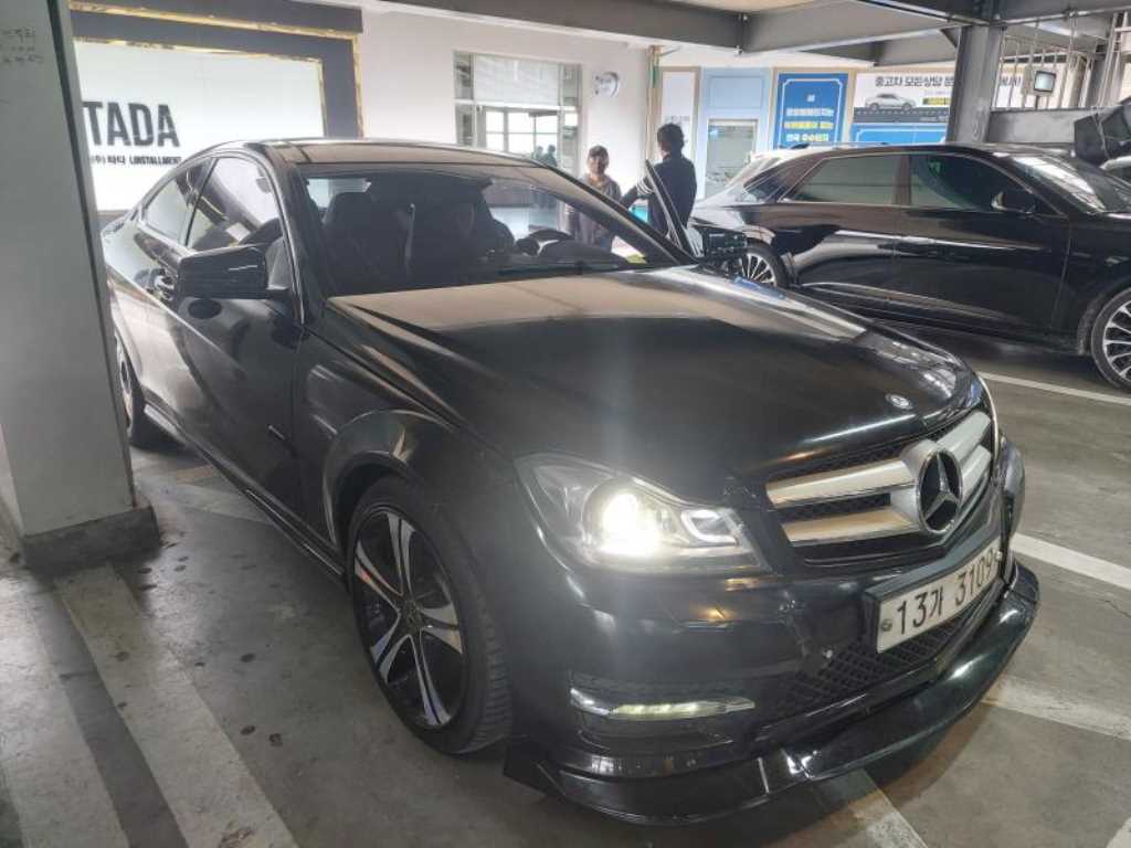 Mercedes Benz C Class - Vista 4