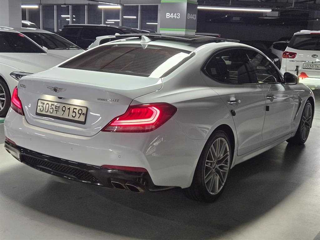 Genesis G70 - Vista 3