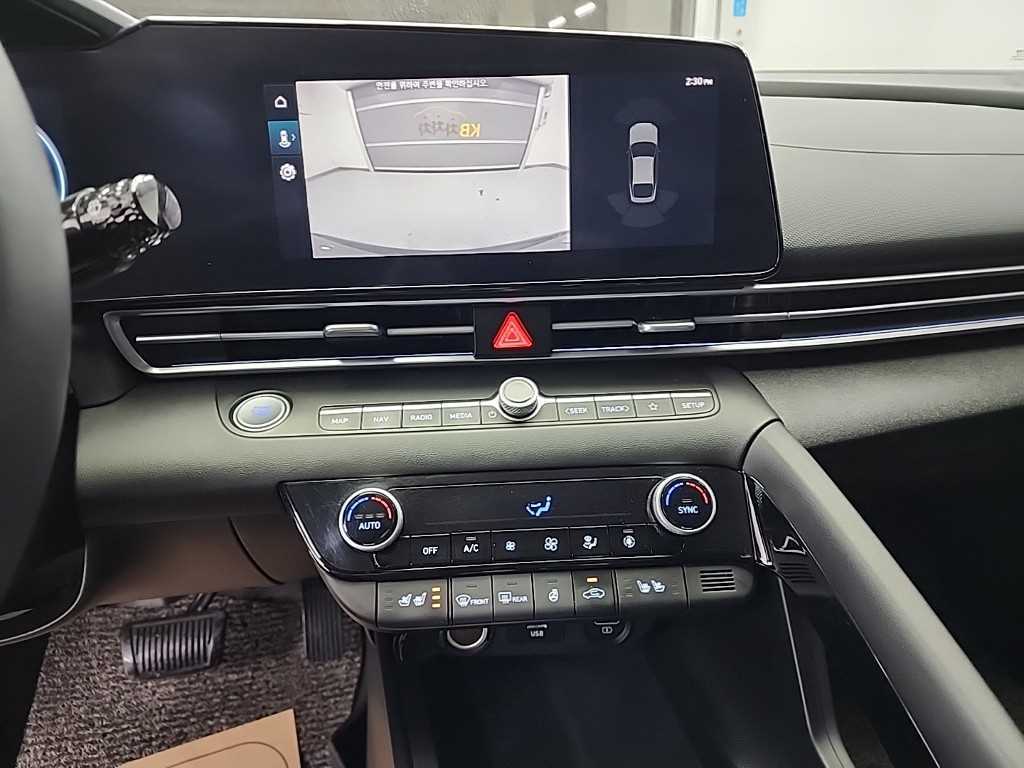 HYUNDAI Avante - Vista 10