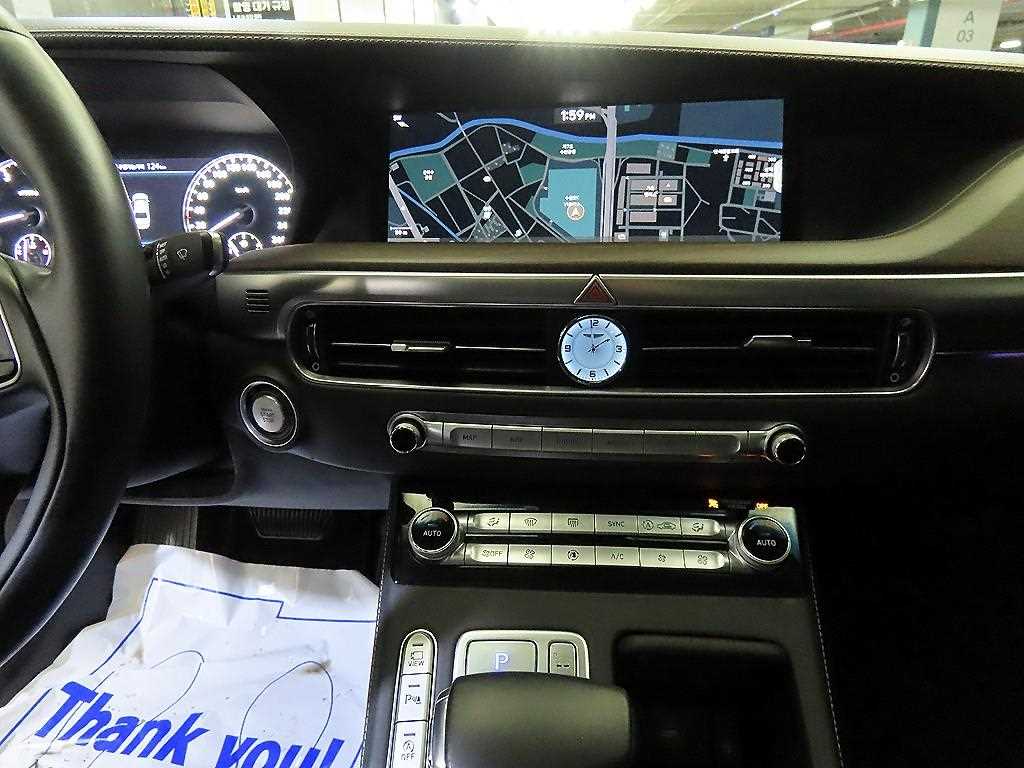 Genesis G90 - Vista 11