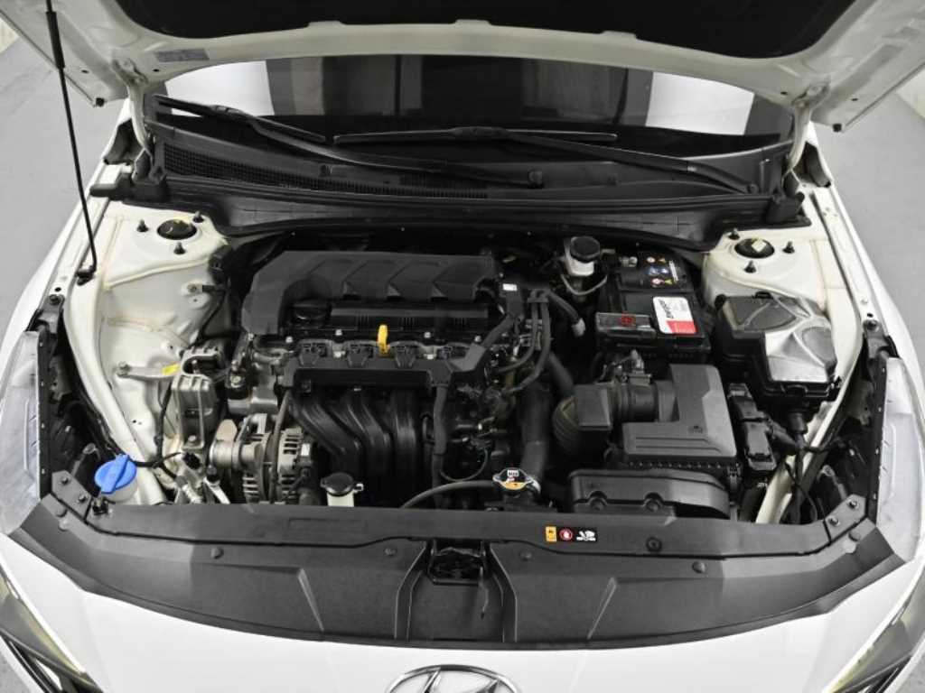 HYUNDAI Avante - Vista 6
