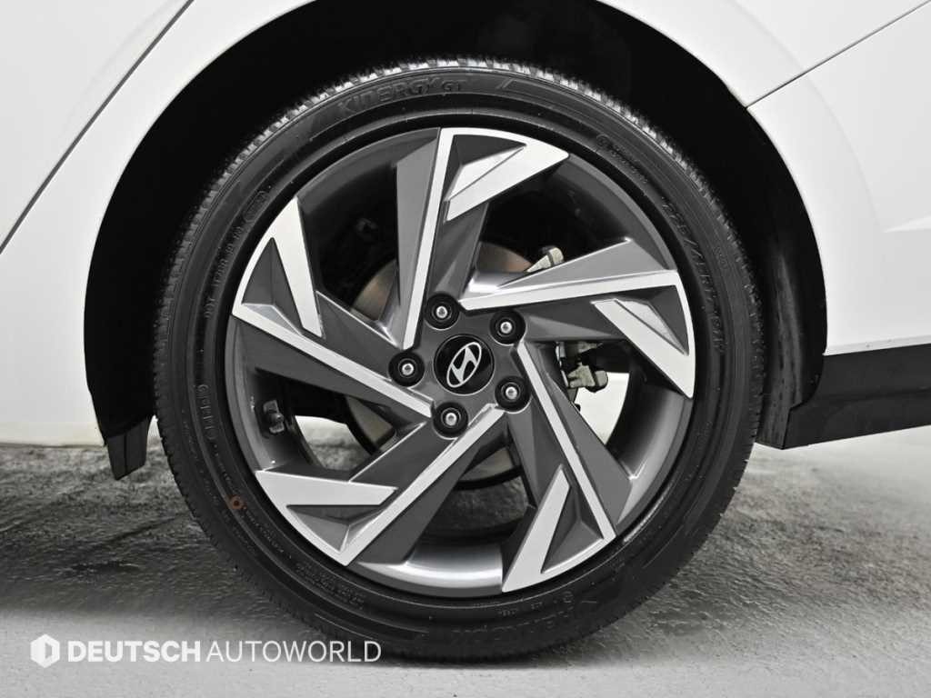 HYUNDAI Avante - Vista 5