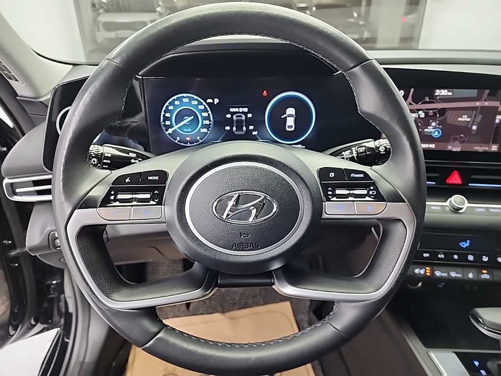 HYUNDAI Avante - Vista 9