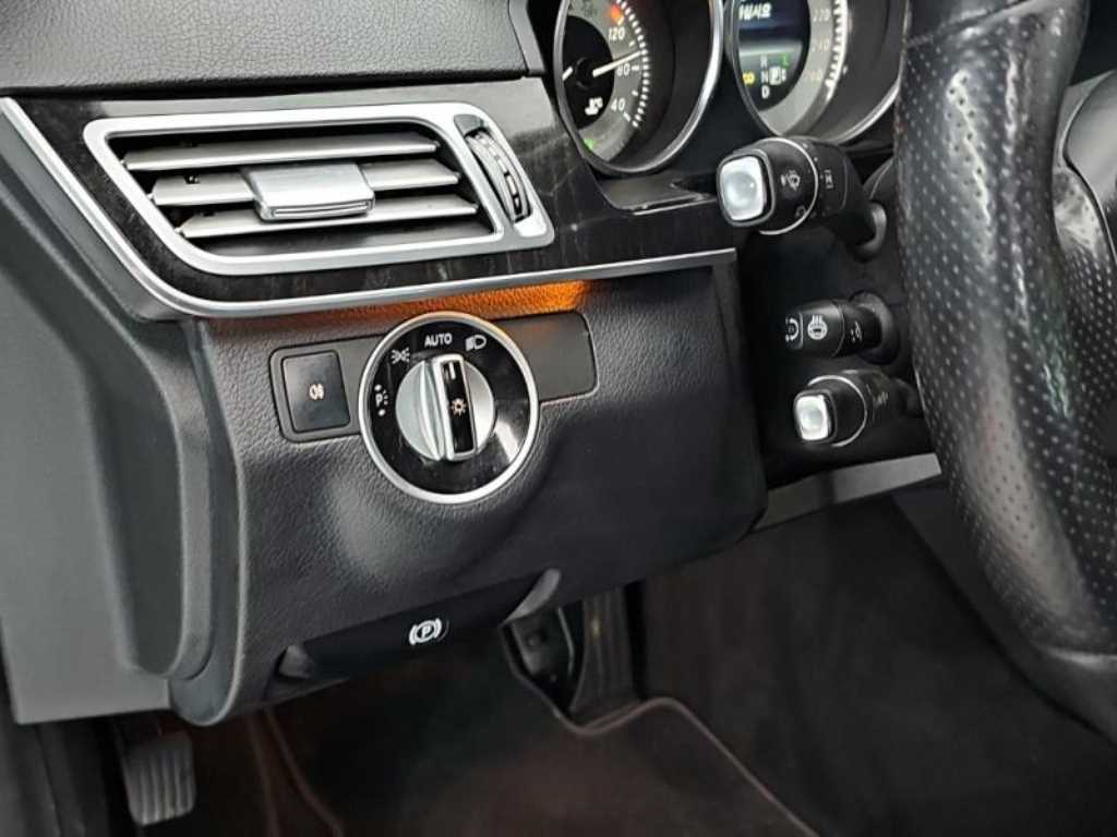 Mercedes Benz E class - Vista 8