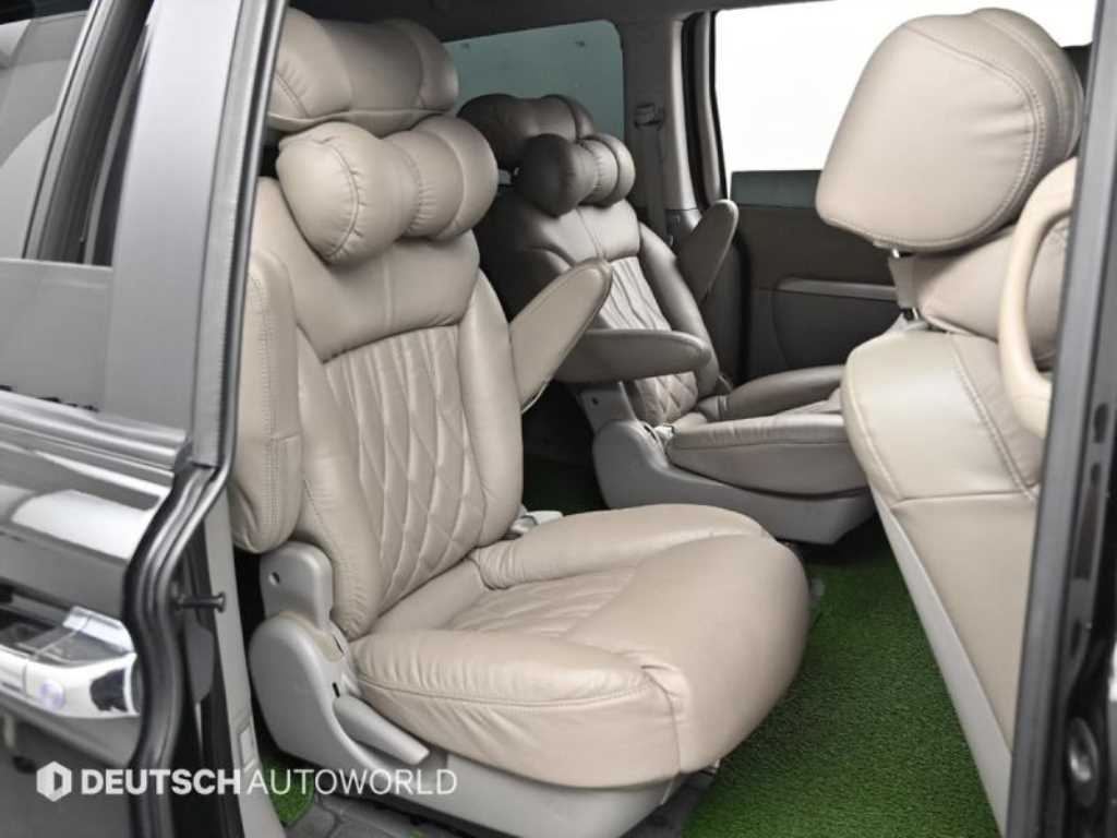 KIA Carnival - Vista 8