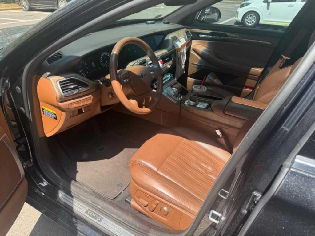 Genesis G90 - Vista 7