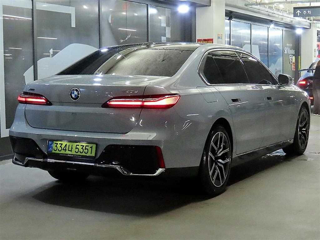 BMW 7 Series - Vista 4