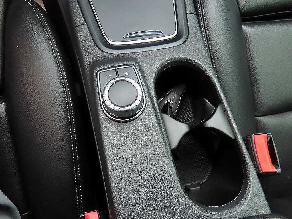 Mercedes Benz B Class (MY B) - Vista 12